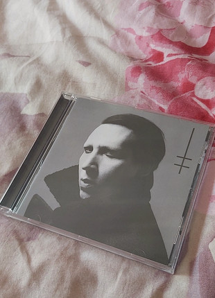 Obrázek k inzerátu: Marilyn Manson - Heaven Upside Down