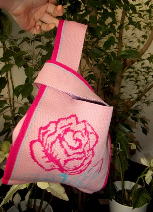 Cute pink knitted summer bag with rose, brand: y2k, condizioni: Nuovo senza cartellino, €13.00, €14.35 include la Protezione acquisti