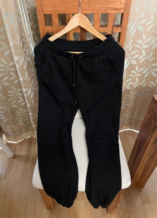 Jogging noire stradivarius, marca: Stradivarius, estado: Muito bom, tamanho: M / 38 / 10, €8.00, €9.10 inclui Proteção do Comprador