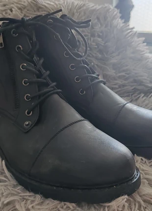 Grosse chaussure homme, état: Très bon état, taille: 44, 8,00 €, 9,10 € Protection acheteurs incluse