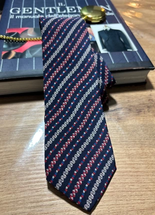 Cravatta Chloe, marca: Chloé, estado: Muy bueno, 10,00 €, 11,20 € Protección al comprador Pro incluida