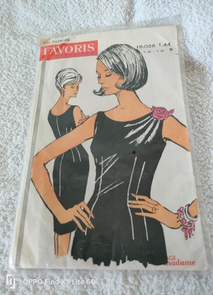 Les patrons Favoris et Parisiens - robe, marque: Favoris, état: Neuf avec étiquette, 2,00 €, 2,80 € Protection acheteurs incluse