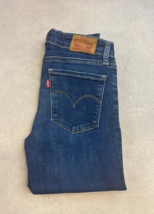 Jean coupe 711 skinny – Levi’s – Taille 24/32 équiv. XS – W2L49, merk: Levi's, staat: Heel goed, maat: XS / 34 / 6, € 24,00, € 25,90 inclusief Kopersbescherming