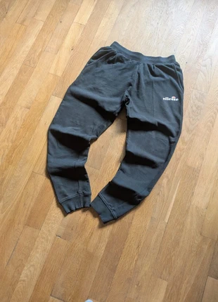 Jogging ellesse taille XS - parfait état - logo brodé, marque: Ellesse, état: Très bon état, taille: XS, 9,00 €, 10,15 € Protection acheteurs incluse