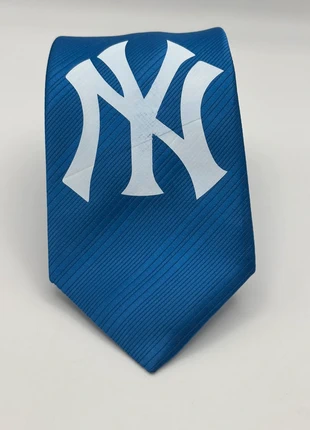 Cravatta con logo New York yankees custom slik vintage tie, merk: Vintage Dressing, staat: Heel goed, € 15,00, € 16,45 inclusief Kopersbescherming