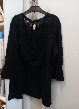 Lot de deux haut à dentelle noir et bordeaux, merk: Yessica, staat: Goed, maat: M / 38 / 10, € 2,00, € 2,80 inclusief Kopersbescherming