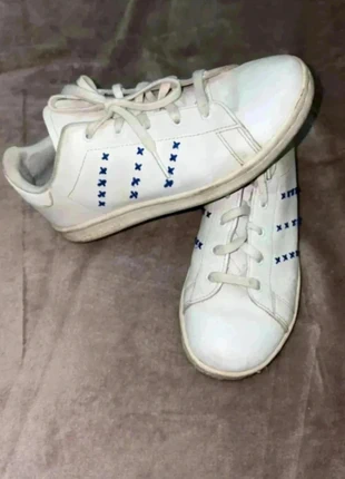 Baskets Adidas Stan Smith enfant taille 35 bleues et blanches en bon état, brand: adidas, condition: Good, size: 35, €7.00, €8.05 includes Buyer Protection