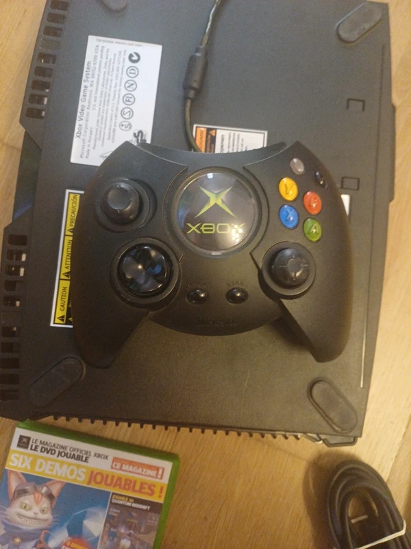 Xbox 1ère génération + Manette + 2 démos + câbles - photo numéro 7