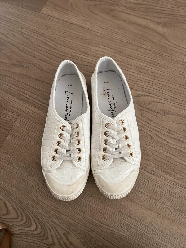 White pumps store new look