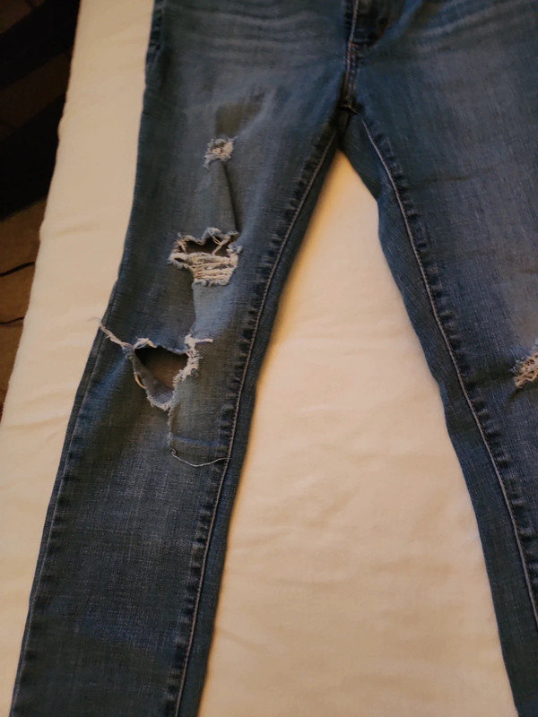 Levi's 711 skinny jeans 2