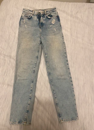 Jean Zara droit effet déchiré, brand: Zara, condition: Very good, size: XXS / 32 / 4, €12.00, €13.30 includes Buyer Protection