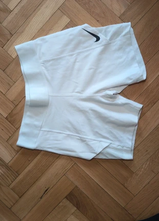 Short Nike Court femme tennis padel taille S blanc excellent état, marque: Nike, état: Très bon état, taille: S / 36 / 8, 20,00 €, 21,70 € Protection acheteurs incluse