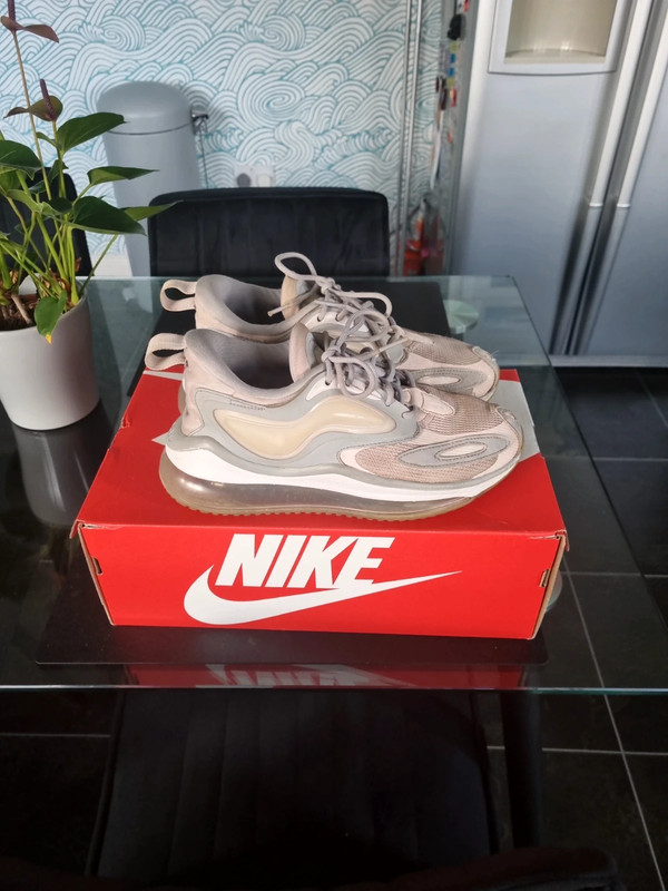 Nike clearance champagne trainers