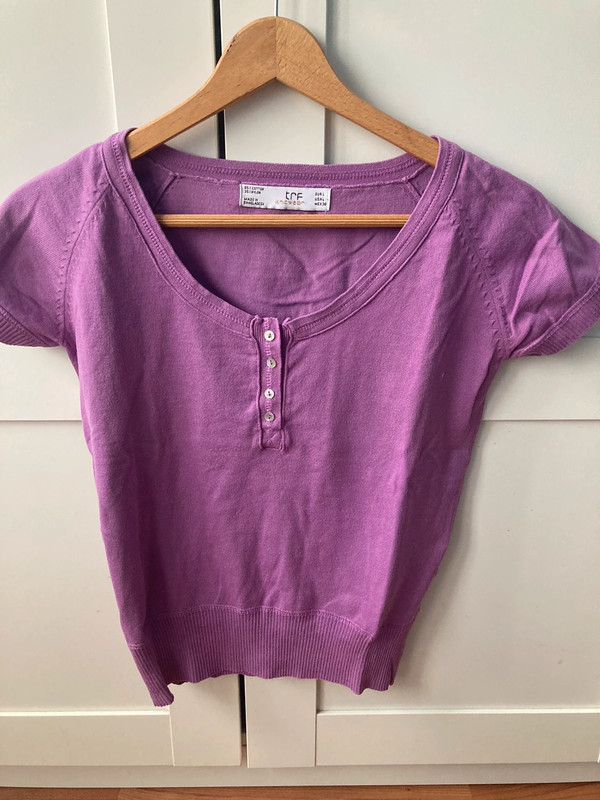 camiseta morada Vinted