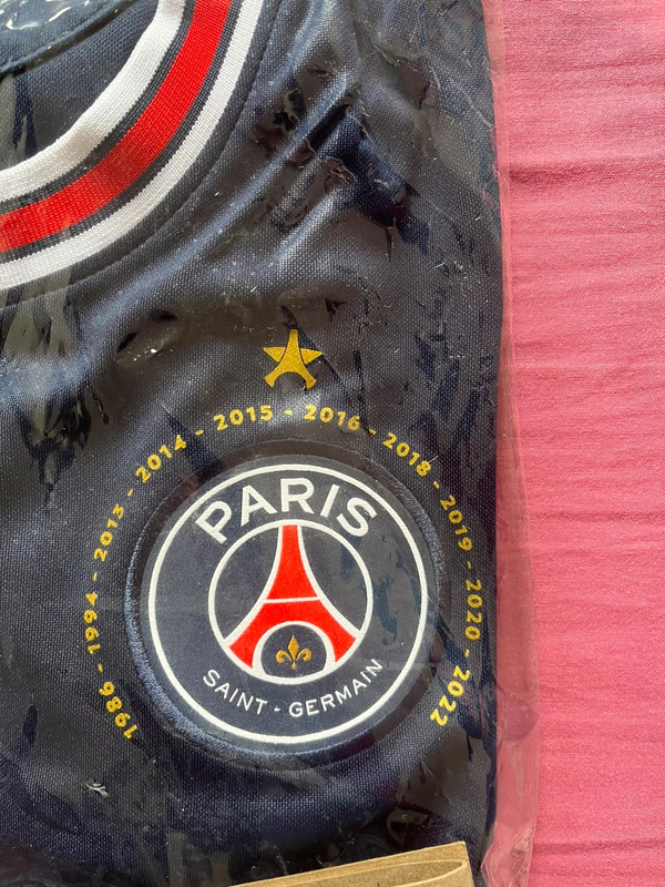Le PSG célèbre son 10eme titre de champion de France par un maillot  collector 