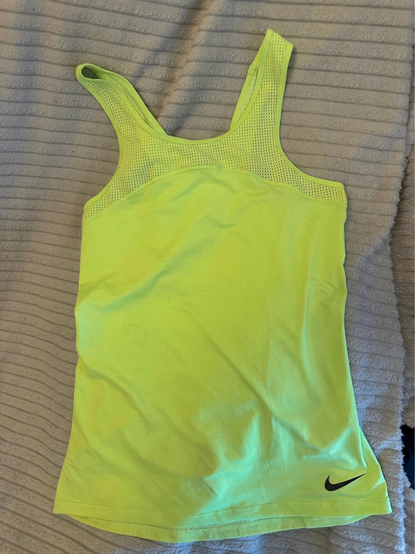 Haut de sport NIKE Pro resille aeration dos nageur decoupe volt flashy sexy moulant stretch
