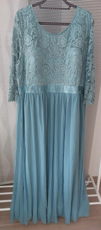 Langes Abendkleid mit Chiffon und Spitze 1