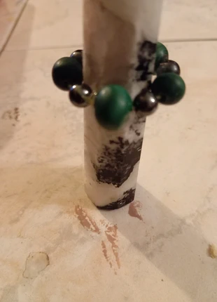 Bague avec des perles en hématite et malachite, marke: Fait Main, zustand: Neu, größe: Größenverstellbar, 5,00 €, 5,95 € inklusive Vinted-Käuferschutz