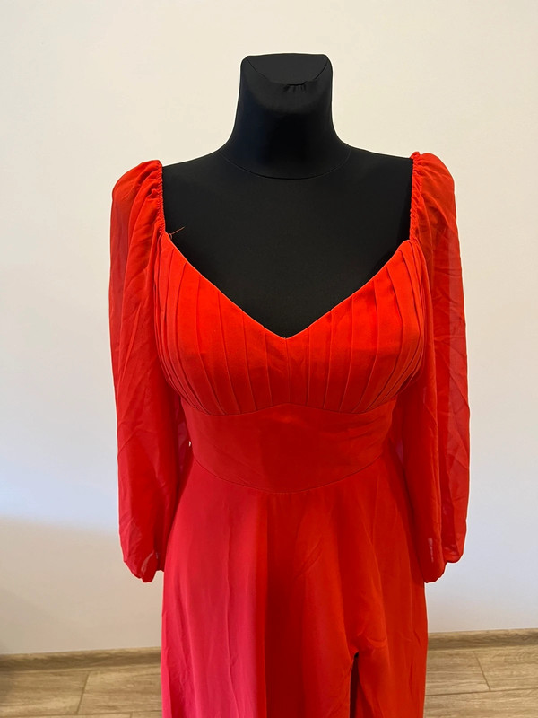 Raudona puošni suknelė 2