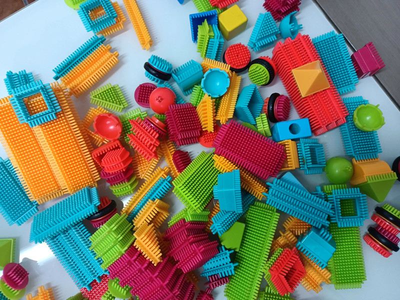 Juguete top construccion pinchos