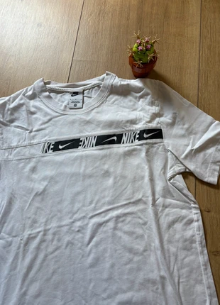 👕 T-shirt large Nike homme, marque: Nike, état: Très bon état, taille: M, 5,00 €, 5,95 € Protection acheteurs incluse