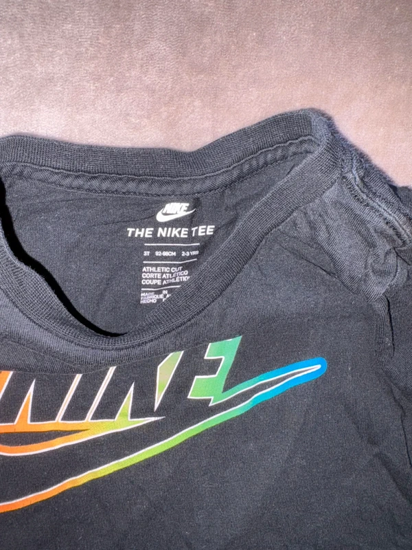 T-shirt Nike noir garçon taille 3 ans noir en très bon état. - photo numéro 5
