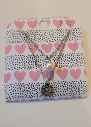 Collier double rang argenté perle et petite pièce , staat: Heel goed, € 3,00, € 3,85 inclusief Kopersbescherming