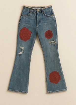 Jean flare bleu avec détails roses rouges peintes, marque: Vintage Dressing, état: Satisfaisant, taille: XS / 34 / 6, 8,00 €, 9,10 € Protection acheteurs incluse