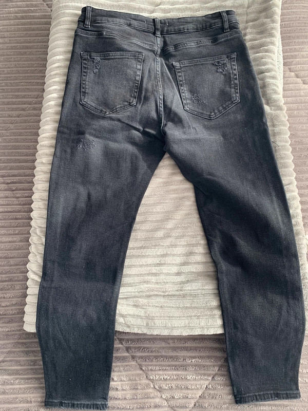 Jeans Zara negros rotos pitillo