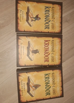 Krondor 1,2 en 3, staat: Heel goed, € 20,00, € 21,70 inclusief Kopersbescherming