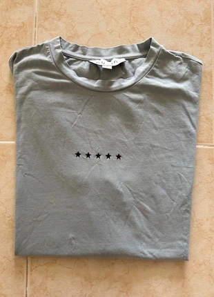 T-shirt da NU-IN, modelo Global Print Oversized T-shirt (ref. 002-01238-0085), tamanho M, marca: nu-in, estado: Muito bom, tamanho: M, €25.00, €26.95 inclui Proteção do Comprador