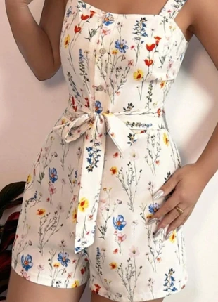 Combishort écru à fleurs champêtres avec ceinture nouée taille M, marca: Bain de Soleil, estado: Muito bom, tamanho: M / 38 / 10, €29.99, €32.19 inclui Proteção do Comprador