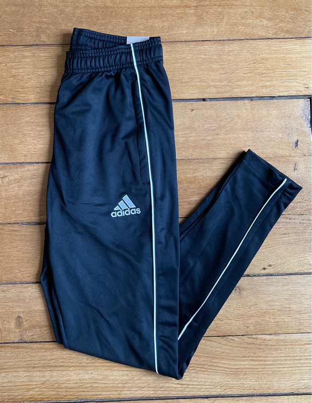 Pantalon de 2024 survetement adidas