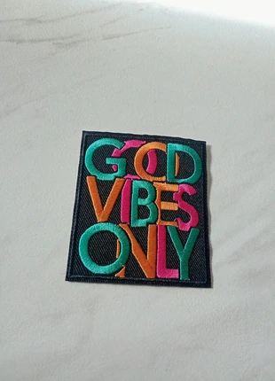 Patch thermocollant good vibes only, marque: Patchwork, état: Très bon état, 4,50 €, 5,43 € Protection acheteurs incluse