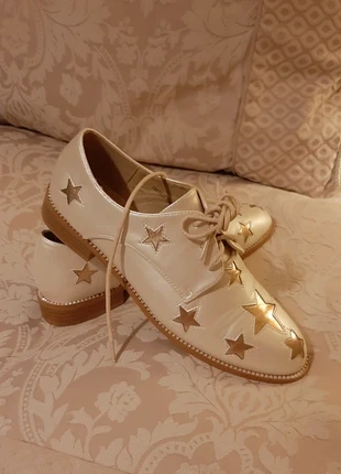 Classy laced brogue shoes. Champagne and Gold, marque: Dancing Matilda, état: Neuf sans étiquette, taille: 39, 15,00 €, 16,45 € Protection acheteurs incluse