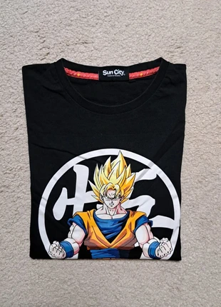 Tshirt DragonballZ, marke: Sun City, zustand: Sehr gut, größe: XS, 12,00 €, 13,30 € beinhaltet Vinted-Käuferschutz Pro