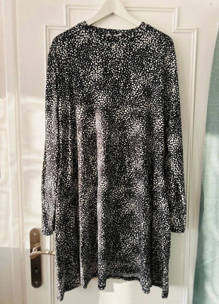 Robe noire et blanche col rond manches longues midi marque Primark Taille 2XL Neuve, marke: Primark, zustand: Neu, größe: XXL / 44 / 16, 3,00 €, 3,85 € inklusive Vinted-Käuferschutz