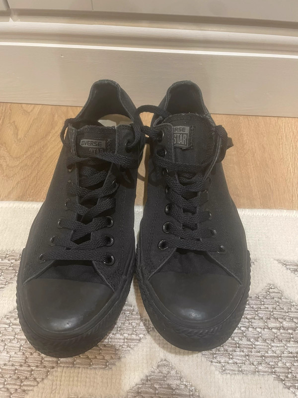 Size 10 on sale black converse