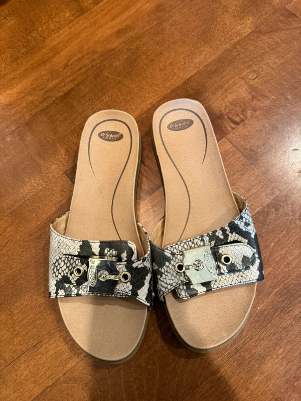 Woman’s Dr Scholls sandals 2