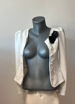 Joli blazer noir et blanc, taille M, très bon état, état: Très bon état, taille: M / 38 / 10, 6,99 €, 8,04 € Protection acheteurs (Pro) incluse