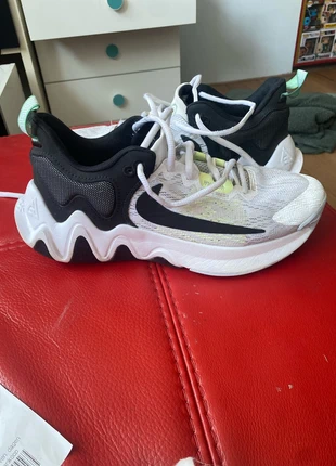 Giannis immortality 2 groen zwart wit, merk: Nike, staat: Goed, maat: 40, € 30,00, € 32,20 inclusief Kopersbescherming