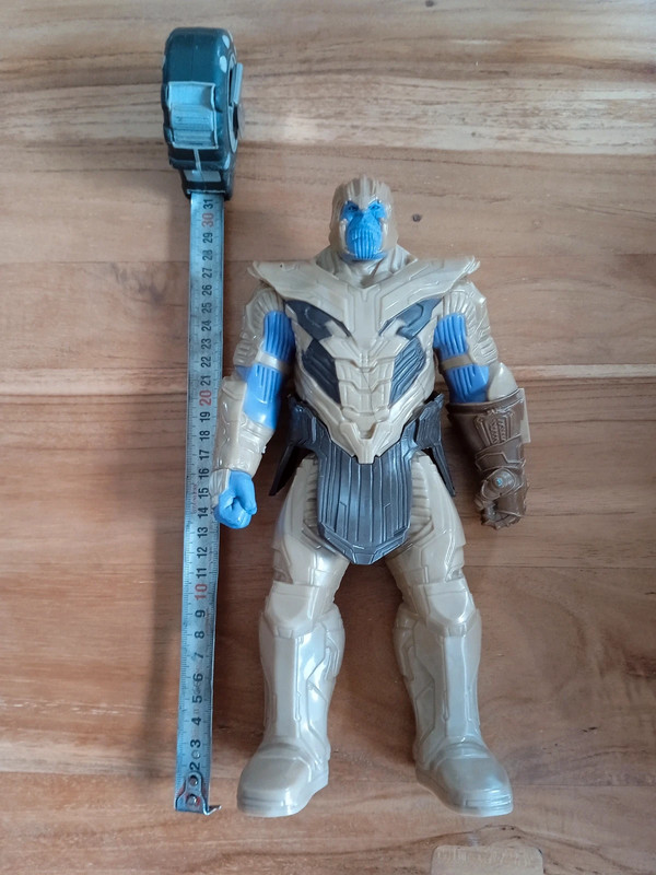 Figurine Thanos titan héro 30 cm Avengers
