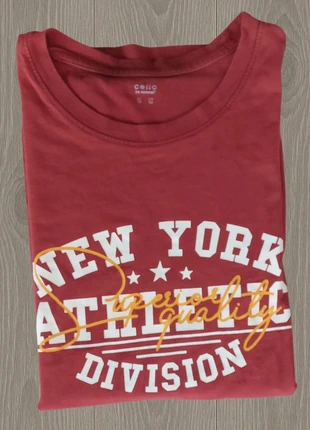 T-shirt Celio - Bordeaux - taille M, marke: Celio, zustand: Gut, größe: M, 1,50 €, 2,28 € inklusive Vinted-Käuferschutz