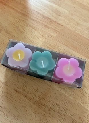 3 bloemen kaarsen, marque: Hema, état: Très bon état, 2,50 €, 3,33 € Protection acheteurs incluse