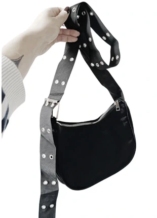 Black bag with belt detail, merk: Alternative, staat: Nieuw zonder prijskaartje, € 5,99, € 6,99 inclusief Kopersbescherming Pro