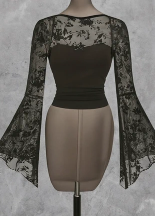 Top noir gothique en dentelle à manches évasées, marke: Vintage Dressing, zustand: Sehr gut, größe: S / 36 / 8, 19,99 €, 21,69 € inklusive Vinted-Käuferschutz