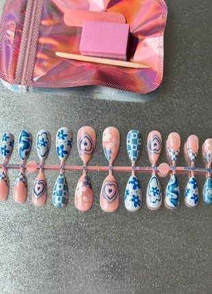 Blue Floral Y2K Nails | Herz & Pattern Mix | 24 Press-Ons mit Set, brand: Nail, condizioni: Nuovo con cartellino, €6.00, €7.00 include la Protezione acquisti