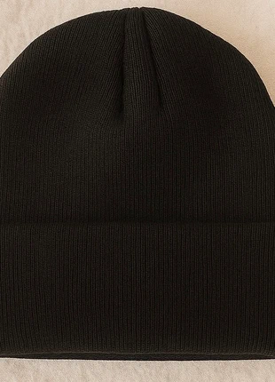 Bonnet noir en maille – style basique et intemporel, marke: Unique, zustand: Neu, größe: Einheitsgröße, 10,00 €, 11,20 € inklusive Vinted-Käuferschutz