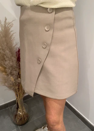 Jupe beige boutonnée asymétrique chic – Taille haute XS à L, merk: folyrose, staat: Nieuw met prijskaartje, maat: M / 38 / 10, € 36,00, € 38,50 inclusief Kopersbescherming Pro