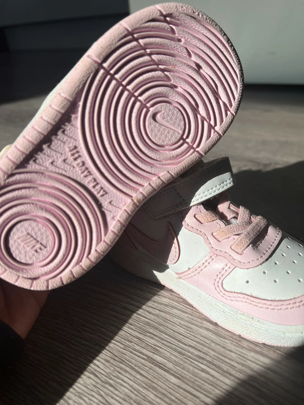 Augment mat vredig Wit met Roze Nike schoenen maat 22 - Vinted